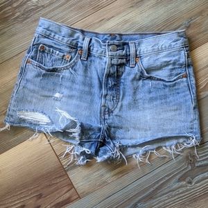 Levi's 501 short shorts size 26